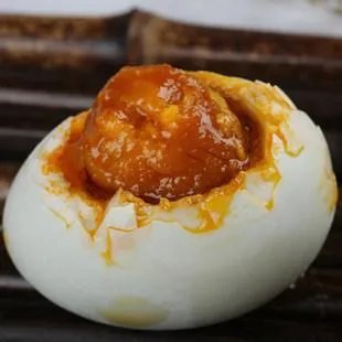 张家港一加工场疑用工业盐腌制咸鸭蛋,人吃了有何危害