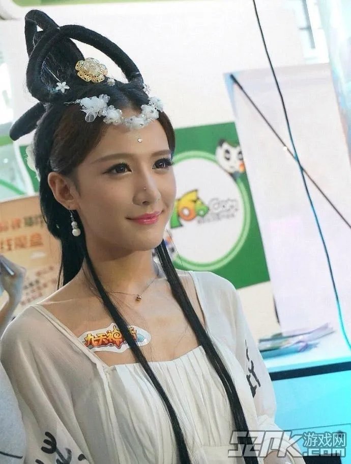 让我摸一摸你的美腿吧！神仙哥哥小灿绝美照片合辑