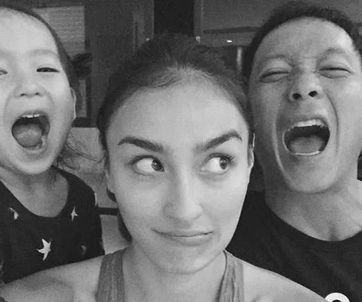 模特长谷川润最新生活照曝光 节目中自曝老公职业