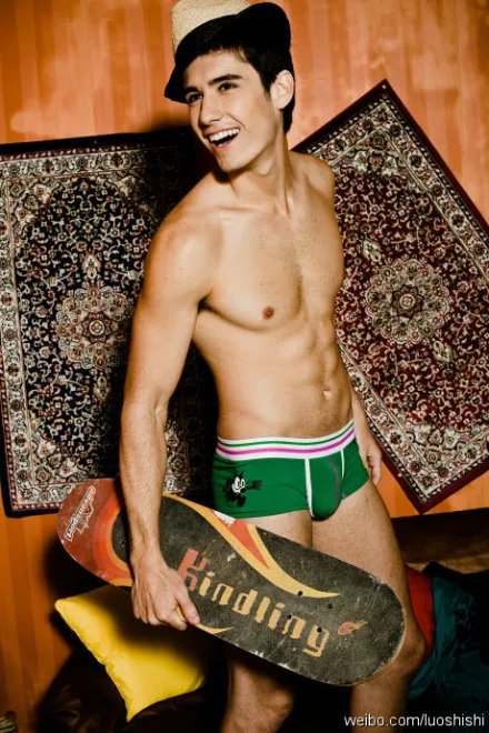 今天天天向上中的混血王子是谁