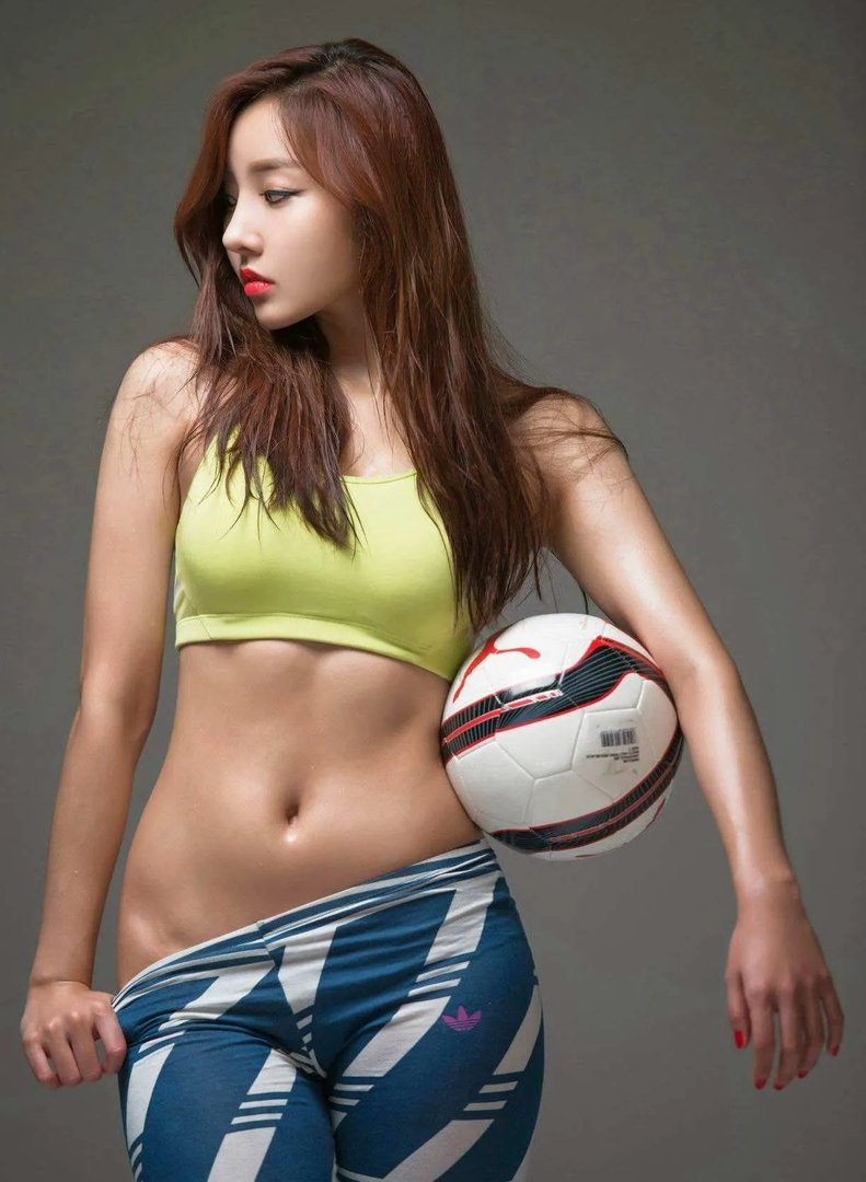 李赫宰讽刺金在中是怎么回事 李赫宰女友是李贤智么