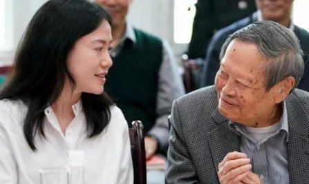 杨振宁允许妻子改嫁，遗产分配让人意外，翁帆为何伤心不已呢？