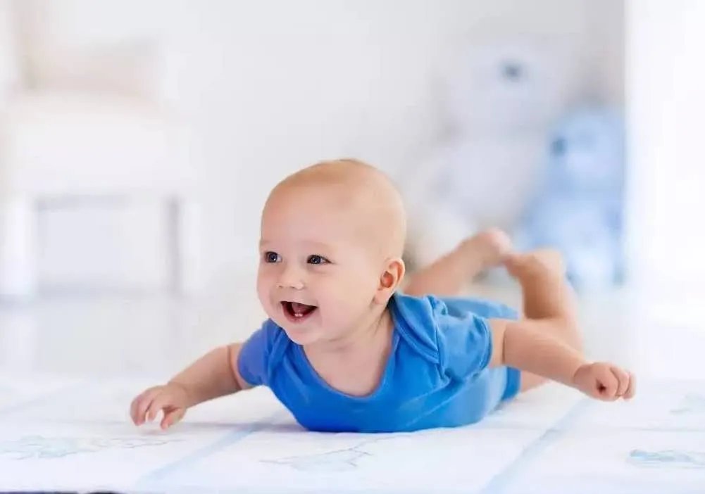 一年级小朋友名叫朱穆朗玛峰，是否对孩子有所影响？