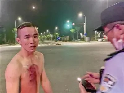 外卖小哥凌晨横渡一天江,救下溺水女子是怎么回事?你会就救吗?