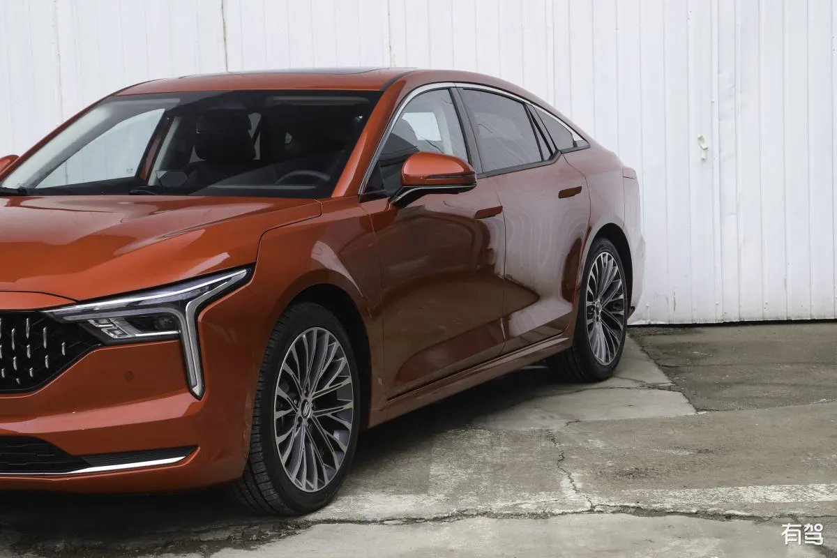 奔腾B70的内饰用料差吗？它的动力弱吗？