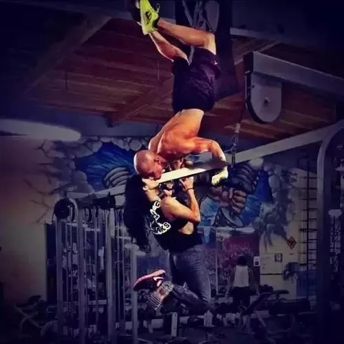 弗兰克梅德拉诺女友是谁？  爆红健身大神不沾荤腥