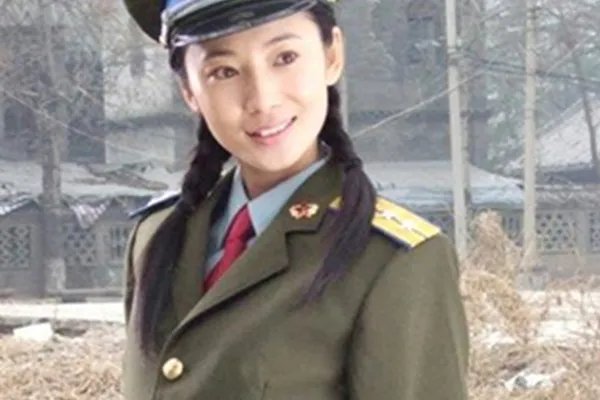 徐筠穿军装图片公开 初穿军装闹笑话
