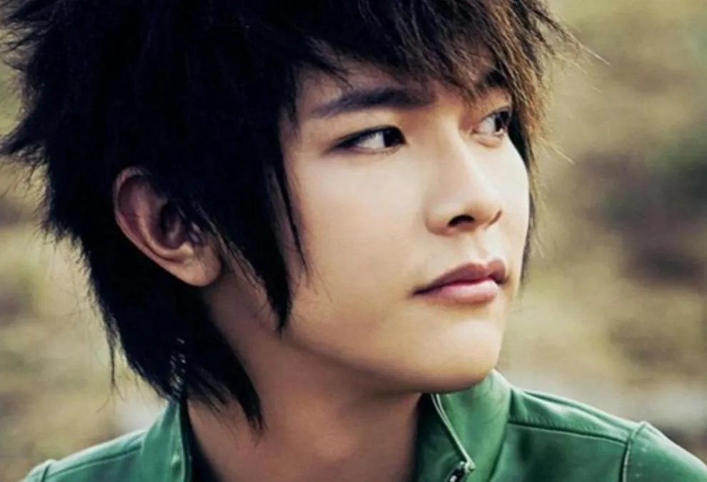 汪东城晒接吻照表白，他的话到底是真是假？