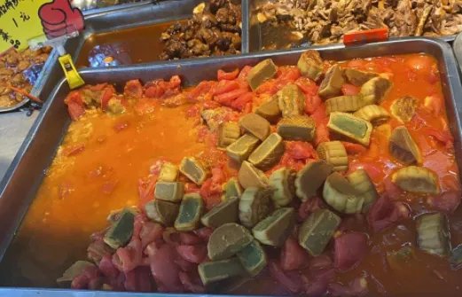 芜湖一高校食堂做黑暗料理西红柿炒月饼，你还见过哪些黑暗料理？