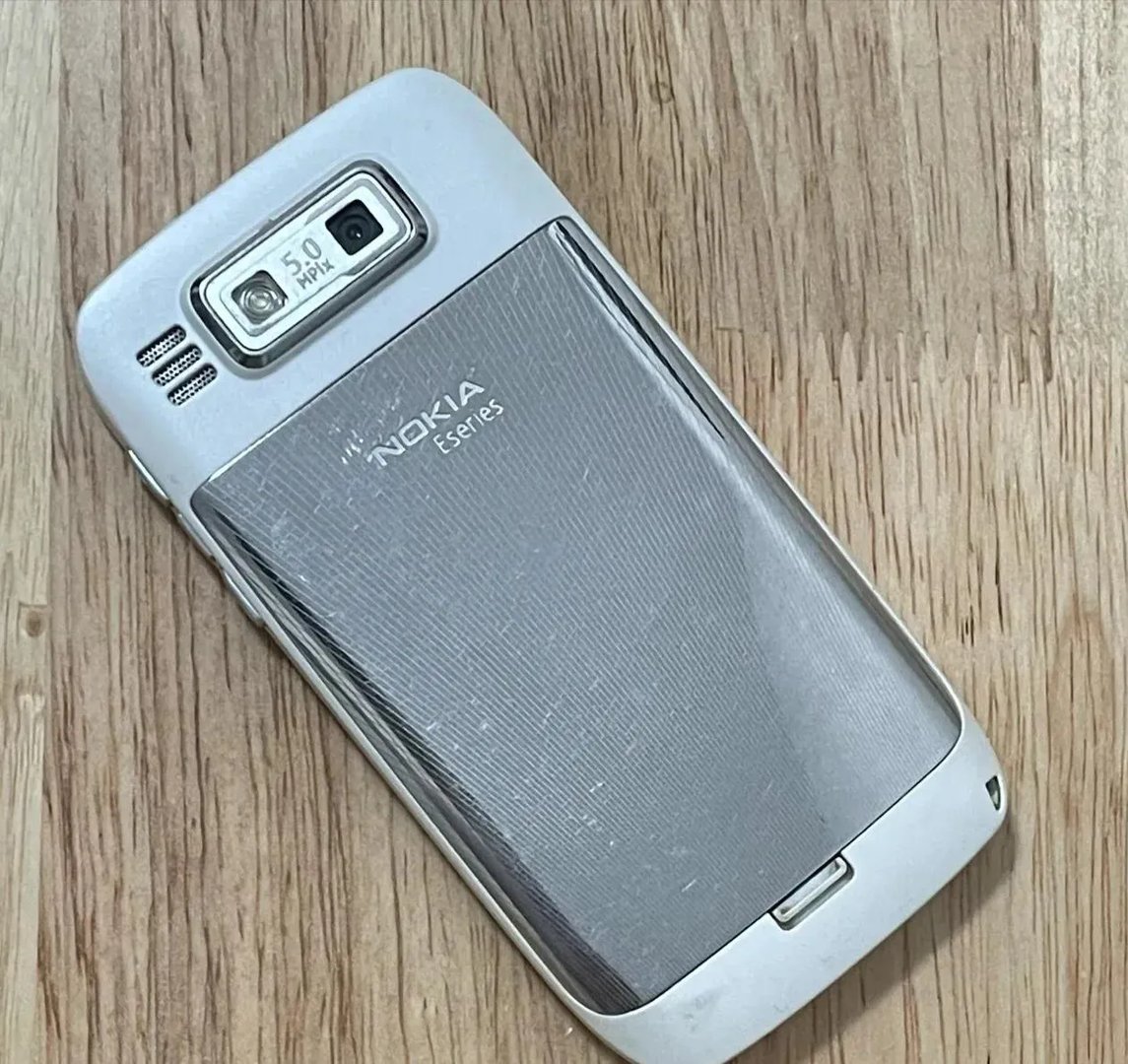 诺基亚e72评测（见证了诺基亚的辉煌）