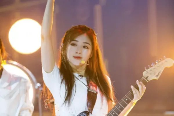 浪姐中张雨绮把出战机会给张含韵，这是怎么回事？