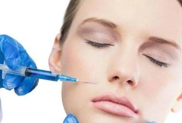 女子朋友圈卖“假美容针”受到处罚了吗?