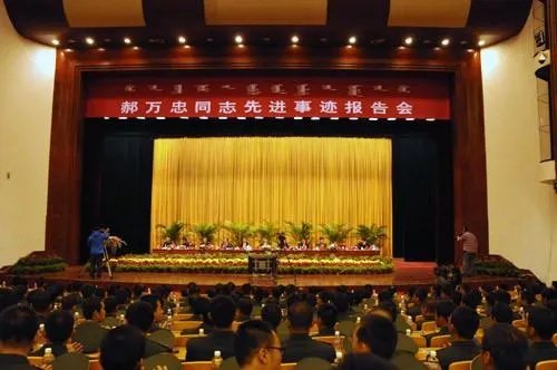 对照先进查什么