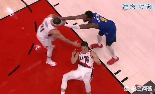 掘金开拓者G6发生冲突，库里父母亲眼目睹小儿子冲突中被人怒怼，当时发生了什么？