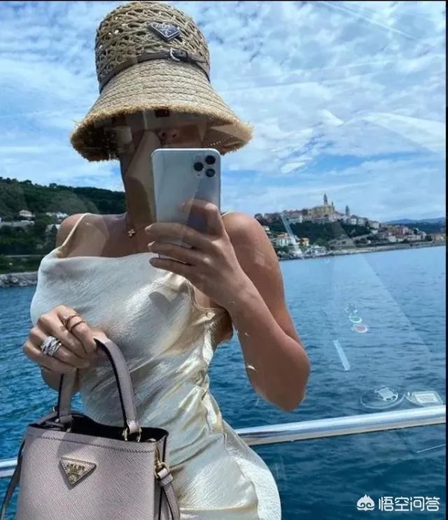 C罗女友乔治娜晒游艇度假照,还晒出大颗钻戒,两人婚期将至吗?