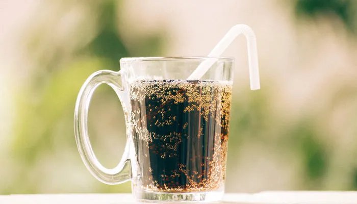 可乐最初诞生时是什么颜色的