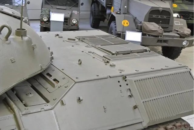 电影里，往坦克上甩燃烧弹到底有什么用？