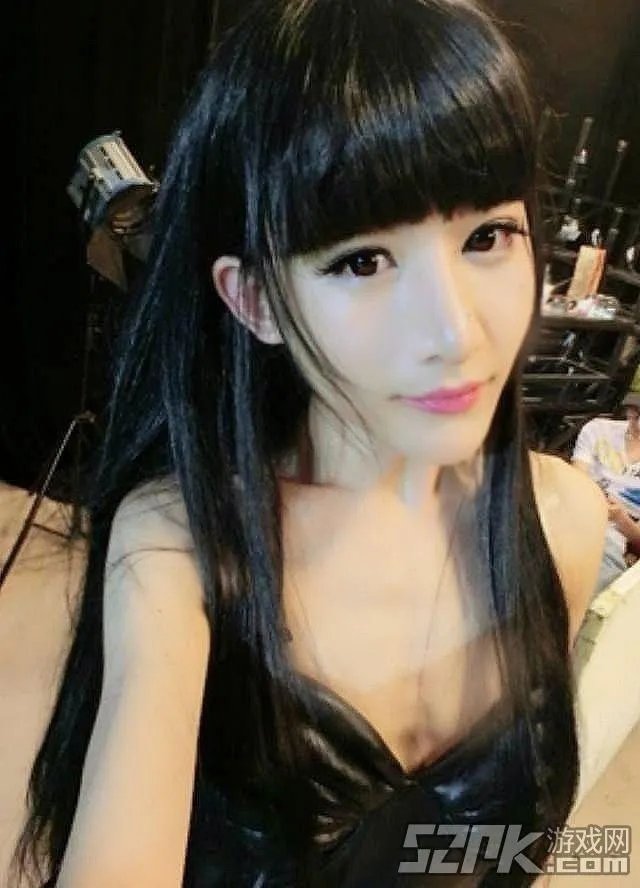 让我摸一摸你的美腿吧！神仙哥哥小灿绝美照片合辑