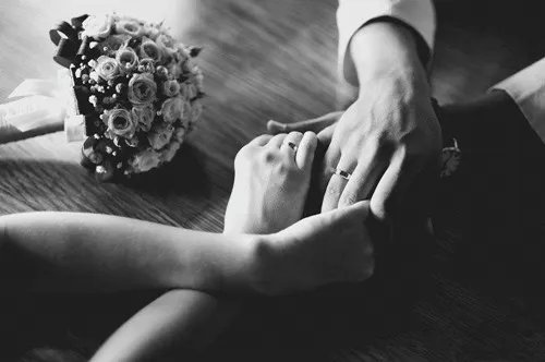 结婚两周年是什么婚 结婚两周年送什么礼物好