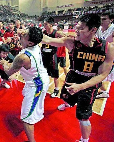 当年中国男篮和巴西队为何打架？