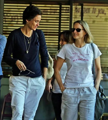 朱迪福斯特已与同性女友完婚 曾对性取向避而不谈