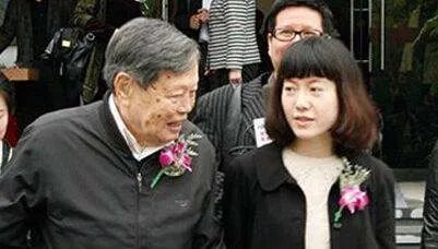 杨振宁允许妻子改嫁，遗产分配让人意外，翁帆为何伤心不已呢？