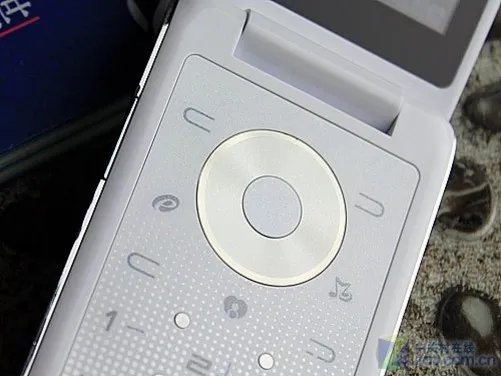 2.8吋屏+光学触摸旋转导航 康佳K17评测