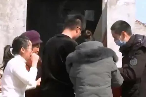 29岁女子携子女坠亡,遗言曝光,嫁错人的人生该如何补救?