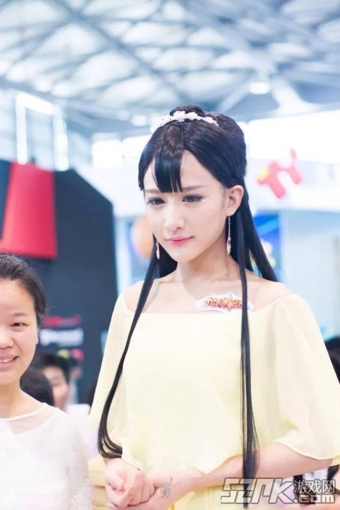 让我摸一摸你的美腿吧！神仙哥哥小灿绝美照片合辑