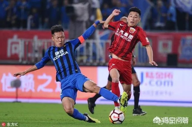 中超第26轮上港客场对苏宁,王燊超第12分钟禁区里手球,主裁为何不判点球?