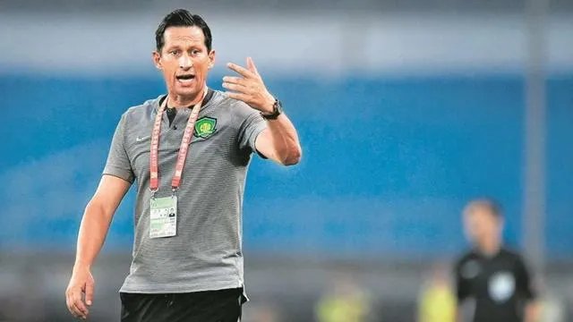 有媒体说当初国安送走施密特是败笔,从国安和恒大比赛的比赛看,是否存在这样的可能?