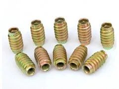 画面惨烈！男子吃月饼咬到螺丝磕坏2颗牙，螺母有没有可能也被其他人吃到？