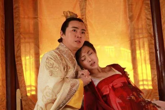 武则天秘史殷桃吻戏激情  全裸沐浴露点惊艳眼球