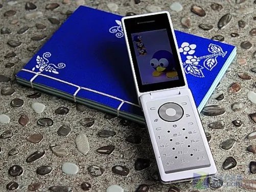 2.8吋屏+光学触摸旋转导航 康佳K17评测