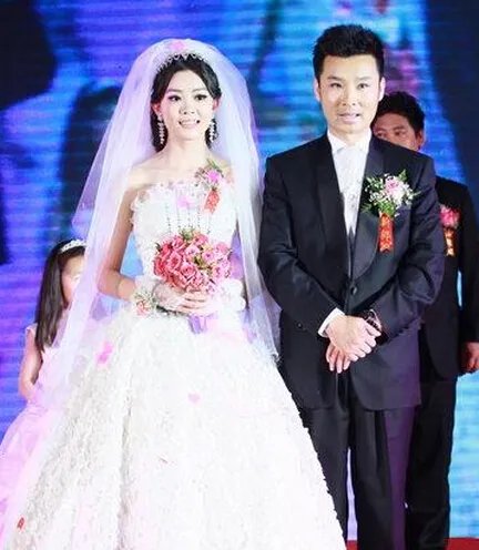 刘和刚妻子战扬简历曝光   两人相恋过程大曝光