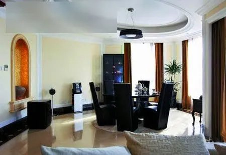 琼瑶心中儒雅乾隆 曝光邱心志大气豪宅