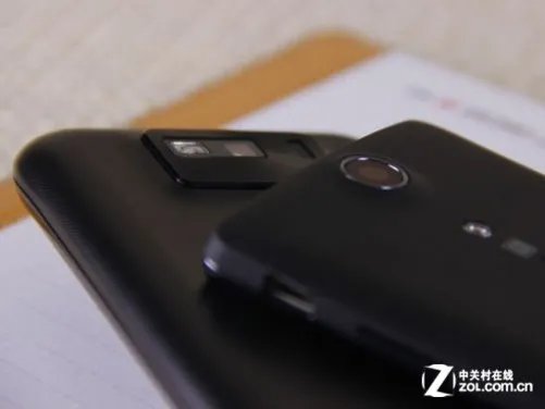 本土化服务比拼 酷派8950对比索尼LT29i