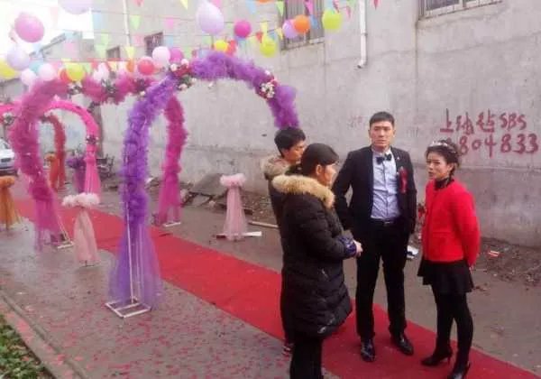 如何看待婚礼现场爷爷奶奶亲自送戒指这件事?