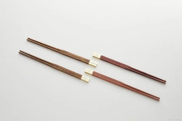 明明是中国人发明的筷子，为什么到了日本和韩国，被改成什么样了呢？