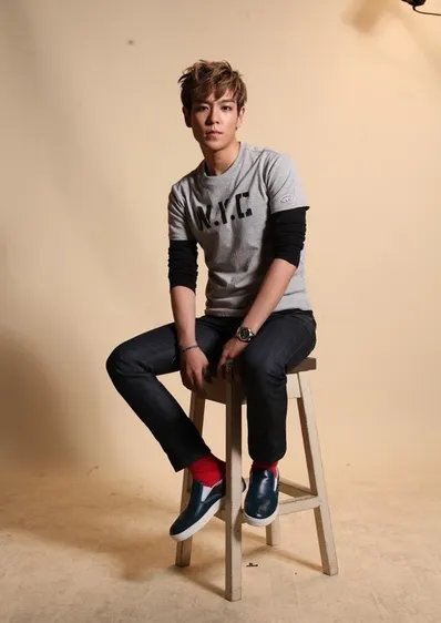 top崔胜和李居丽 两人传出交往的绯闻