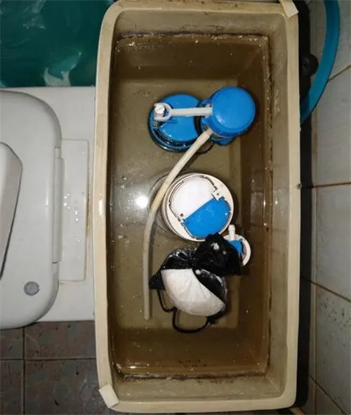 抽水马桶水箱漏水怎么维修