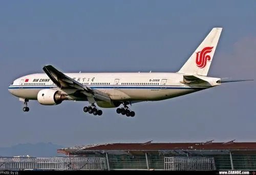 中国国航CA992航班 经济舱最靠前的位置是31排的A C J L 吗?