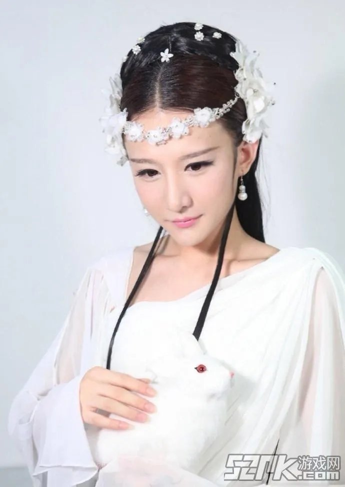 让我摸一摸你的美腿吧！神仙哥哥小灿绝美照片合辑