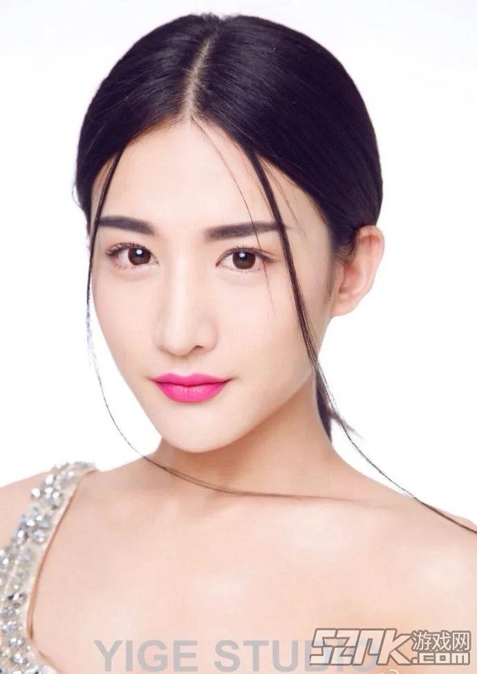 让我摸一摸你的美腿吧！神仙哥哥小灿绝美照片合辑