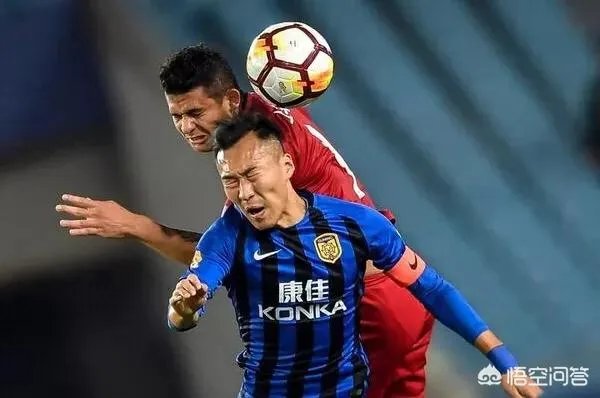 中超第26轮上港客场对苏宁,王燊超第12分钟禁区里手球,主裁为何不判点球?