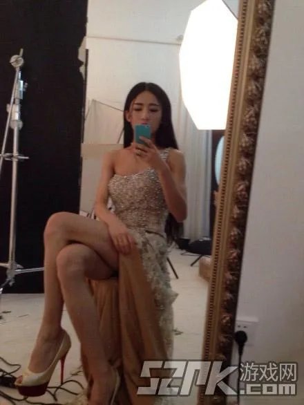 让我摸一摸你的美腿吧！神仙哥哥小灿绝美照片合辑