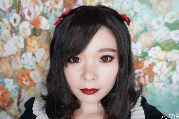 娃娃妆怎么画好看 娃娃妆的减肥画法