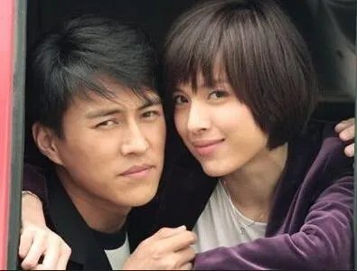 靳东李佳结婚照被公开：靳东李佳相识相爱的经过