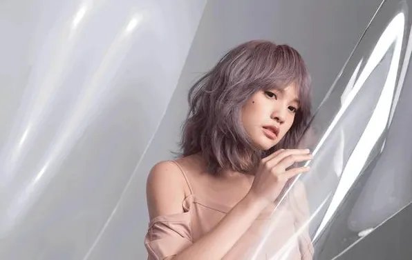 杨丞琳回应有工作才回内地,你如何看待她的回应?