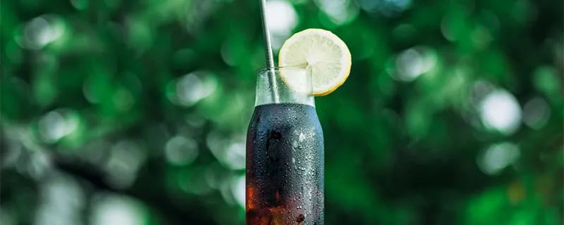 可乐最初诞生时是什么颜色的